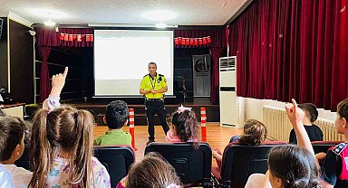 Sason'da minik öğrencilere temel trafik eğitimi verildi