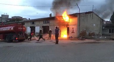 Sebze halindeki yangın paniğe neden oldu