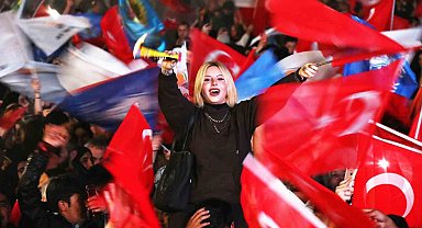 Seçim zaferinde Sakarya sokağa sığmadı