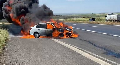 Seyir halinde bulunan otomobil alev topuna döndü