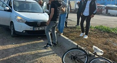 Seyir halindeki bisikletliye otomobil çarptı: 1 yaralı