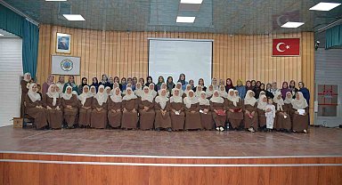 Simav'da yetişkin bayanlar Kur'an-ı Kerim'i öğrenme ve hatmetme heyecanı yaşadı