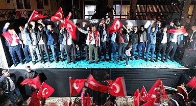 Sındırgı'da demokrasi zaferi sokaklara taştı