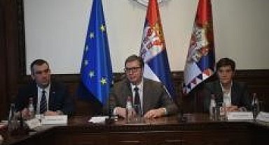 Sırbistan ordusu Kosova sınırında konuşlanıyor