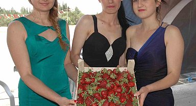 Sivaslı'da 35. Çilek ve Kültür Festivali için geri sayım başladı