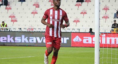 Sivasspor'da Leke James gol sayısını 4'e çıkardı