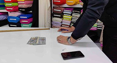 Sokakta bulduğu dolarları sahibine ulaştırdı