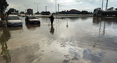 Suluova suya teslim: İş yerleri ve yollar göle döndü