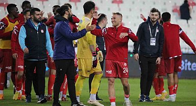 Süper Lig'de kalmayı garantileyen Sivasspor'da büyük sevinç