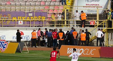 Taraftarlar arasında yaşanan arbedeye polis müdahalesi