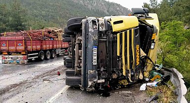 Tarsus'ta trafik kazasında 5 kişi yaralandı