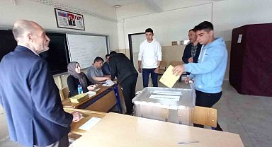 Tatvan'da oy kullanma işlemi başladı