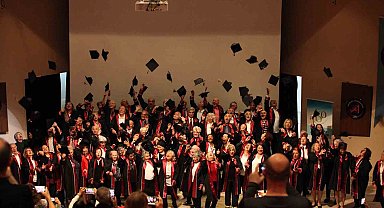 Tazelenme Üniversitesi'nden 82 öğrenci mezun oldu