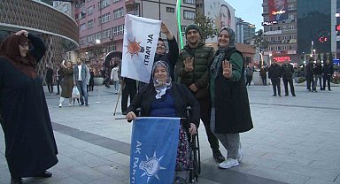 Tekerlekli sandalye ile kutlamalara katıldı