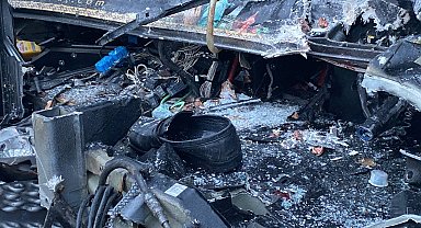 TEM'de yolcu dolu otobüs tıra arkadan çarptı: 1'i ağır 22 yaralı