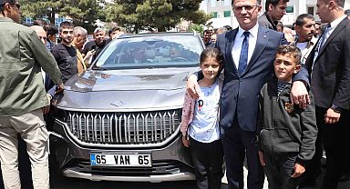 Togg, Van'da vatandaşların beğenisine sunuldu