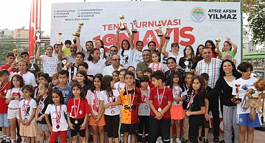 Toroslar Belediyesinin tenis turnuvasında ödüller sahiplerini buldu