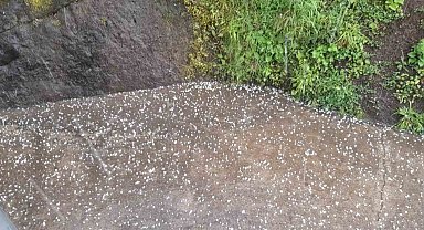 Trabzon'da dolu yağışı etkili oldu