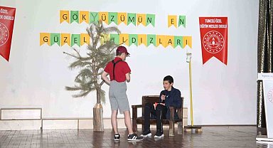 Tunceli'de özel öğrencilerden tiyatro gösterisi ve müzik dinletisi