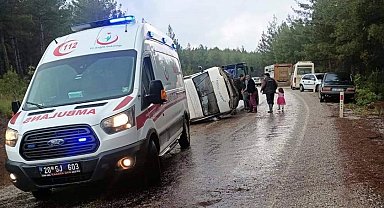 Tütün işçilerini taşıyan minibüs devrildi: 5 yaralı