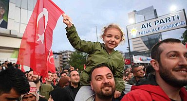 Tuzla'da seçim zaferi coşkuyla kutlandı