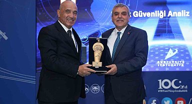 Ulaşımda belediyecilik ödülünü Beyazgül aldı