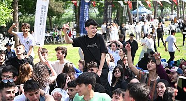 Üniversite sınavlarına girecek öğrencilere jest