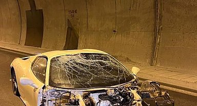 Ünlü modifiyeci Ünal Turan, Ferrari ile kaza yaptı: 14 milyon liralık araç pert oldu