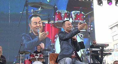 Ünlü müzisyen Serdar Ortaç Ümraniye'de sahne aldı