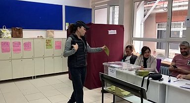 Ünlü oyuncu Demet Akbağ oyunu kullandı