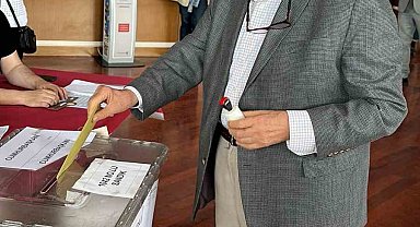 Ünlü tarihçi İlber Ortaylı oyunu Atatürk Kitaplığı'nda kullandı