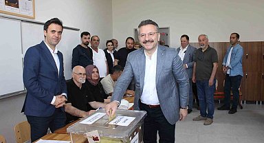 Vali Aksoy'un oy kullandığı sandıkta sonuçlar belli oldu