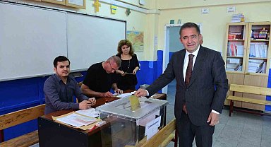 Vali Hüdayar Mete Buhara: "Oyumuzu kullanarak vatandaşlık görevini yerine getirdik "