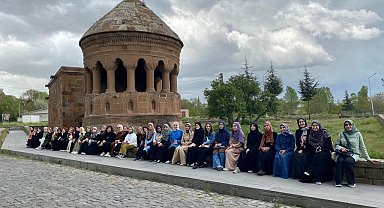 Vanlı öğrenciler Bitlis'in tarihi mekanlarını gezdi