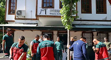 Yağcılar Hanında devrilen çınarın yerine yenisi dikildi