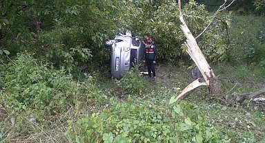 Yağışlı hava kazayı beraberinde getirdi, araçlar takla attı