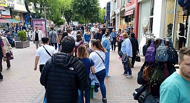 Yağışsız havayı fırsat bilen vatandaşlar sokaklara akın etti