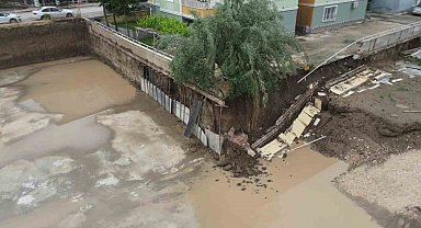 Yanında inşaata başlanan apartmanın bahçe duvarı çöktü