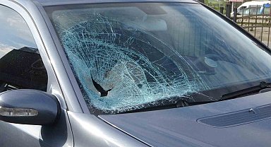 Yaya geçidinde otomobil bisiklete çarptı: 1 yaralı