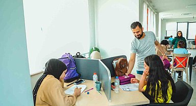 Yenişehir Belediyesi'nden öğrenci ve engellilere hijyen seti desteği