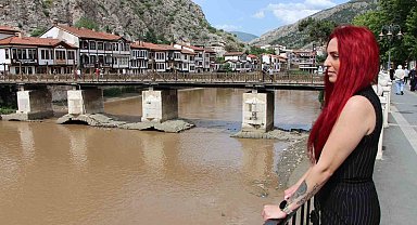 Yeşilırmak kızıla döndü