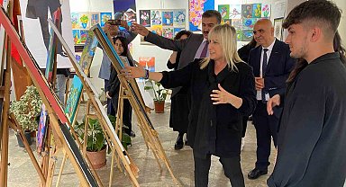 Yıl sonu resim sergisi beğeni topladı