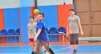 Yunusemre'de hentbola rekor ilgi