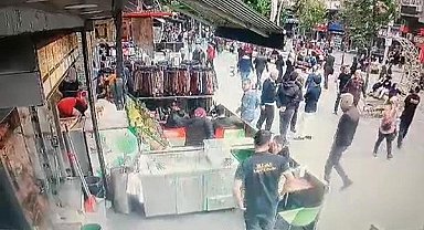 Zeytinburnu'nda dehşet anları kamerada: Husumetlisini yanına çağırıp ateş açtı