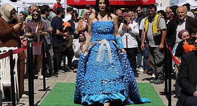 10 bin kapaktan yapılan elbise Guinness'e aday