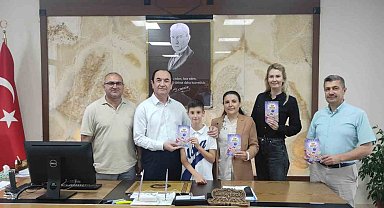 10 yaşındaki çocuk annesi ile birlikte kitap yazdı