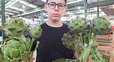 13 yaşında günde bin 500 enginar soyan çocuk fenomen oldu