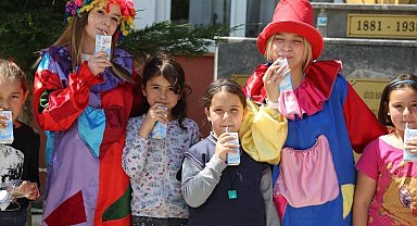 150 öğrenciye süt dağıtımı ve animasyon gösterileri düzenlendi