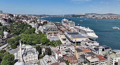 2 dev gemi İstanbul'a demirledi