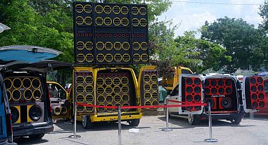 250 bin liralık araca 1,5 milyonluk ses sistemi döşetti